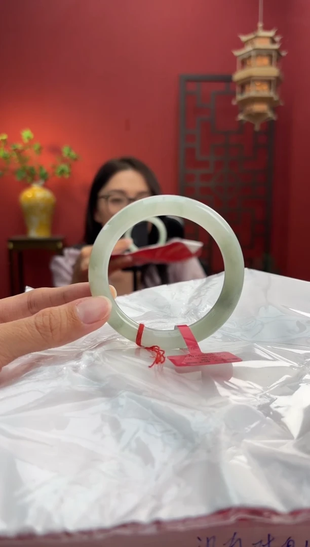未镶嵌手镯（圆镯）翡翠翡翠手镯1