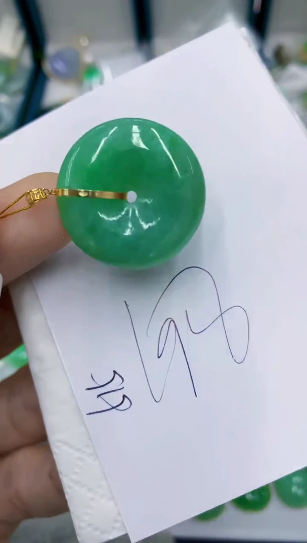 翡翠18K金镶嵌颈饰111111111111