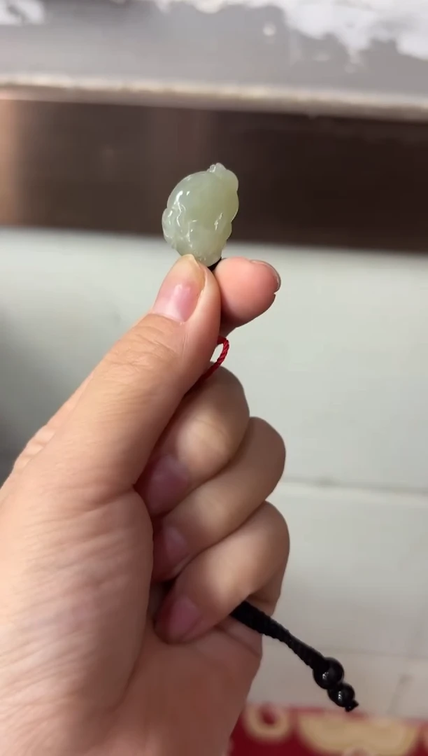 【闪购商品】和田玉吊坠(赠链)未镶嵌且末微色差近矿吊坠