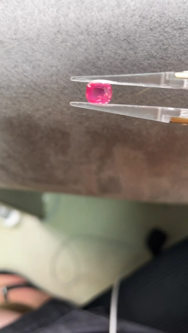 裸石尖晶石1克拉马亨盖