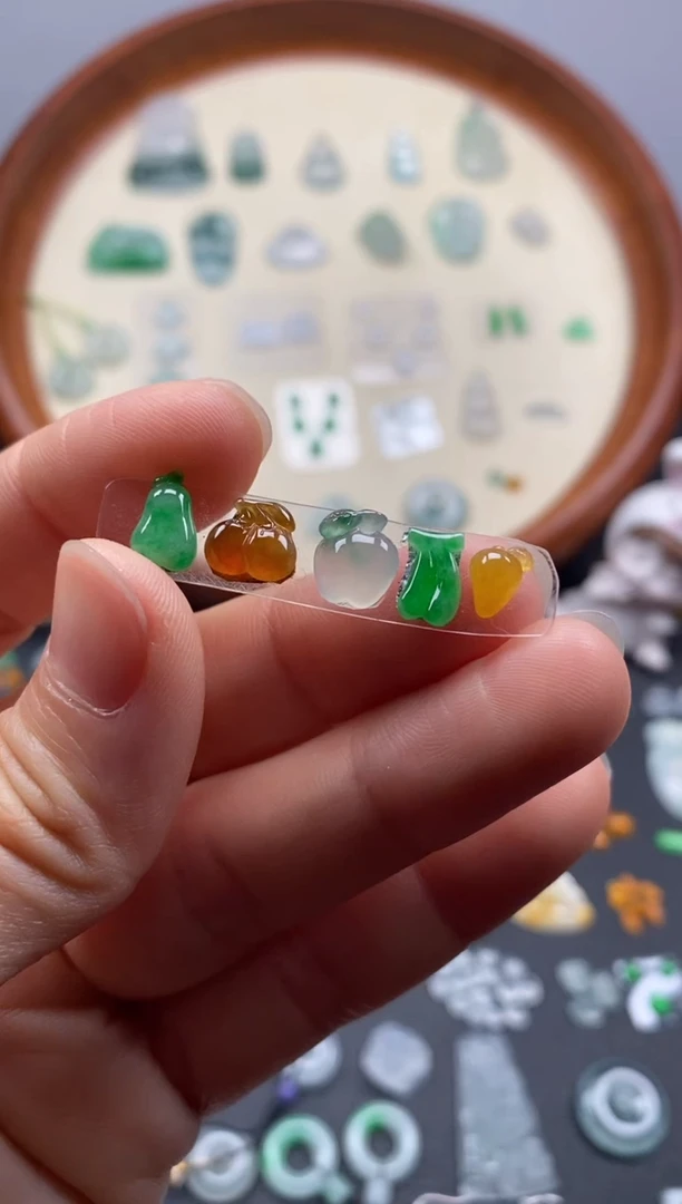 颈饰未镶嵌翡翠5颗多宝水果/芬