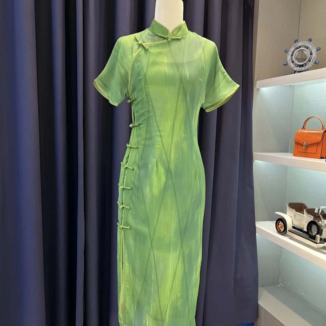 绿色新中式旗袍2025新款修身高端气质高级年轻少女仙气日常