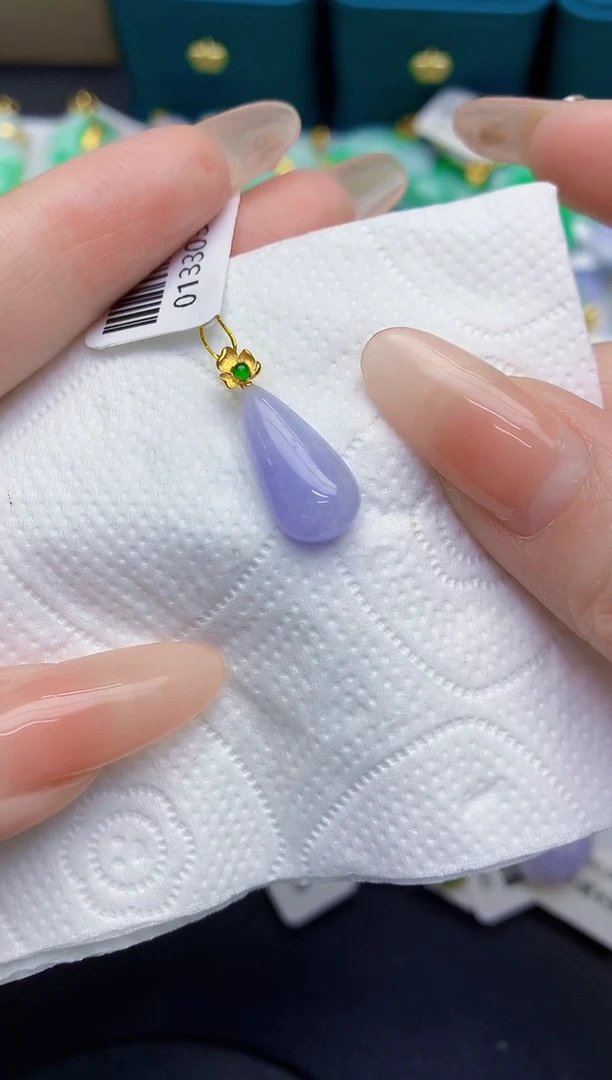 颈饰18K金镶嵌翡翠缅甸天然翡翠A货