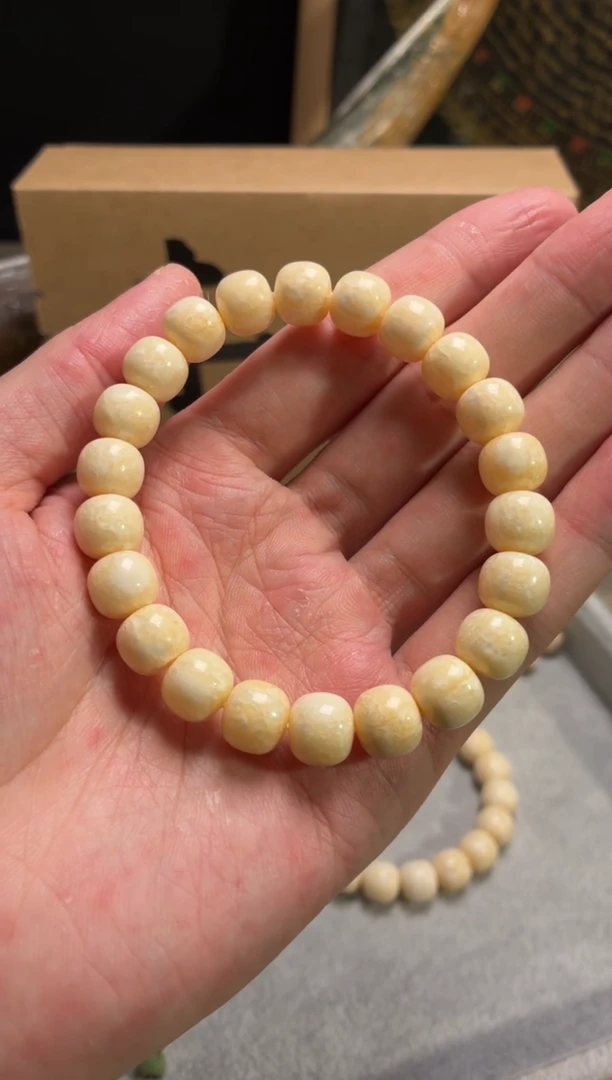 其他猛犸象牙Q31虬系列满脑带肉10*9mm全品手串