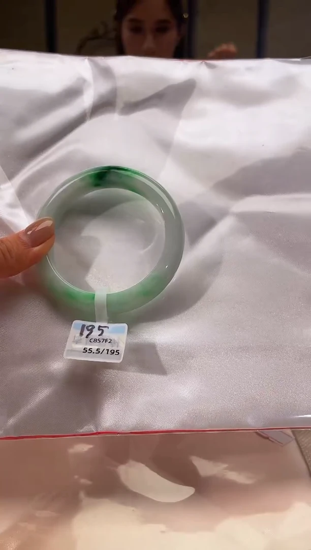 未镶嵌手镯翡翠退货标签需完好-195