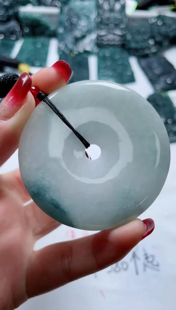 【闪购商品】翡翠颈饰未镶嵌