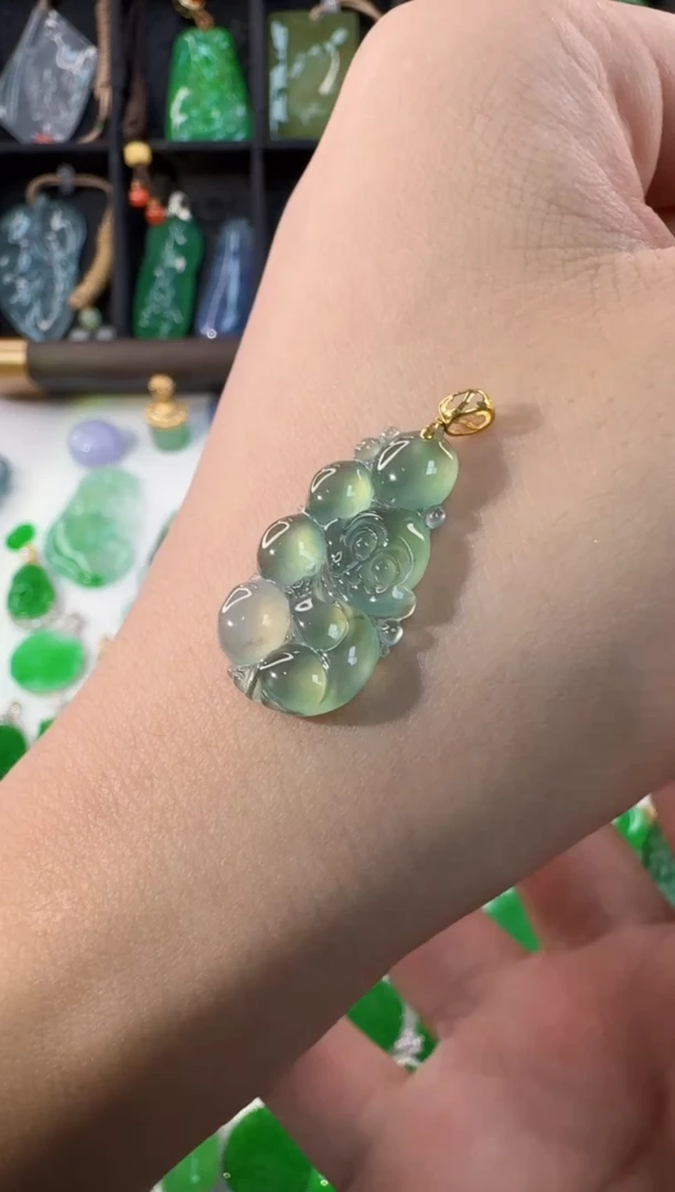 颈饰18K金镶嵌翡翠缅甸A货翡翠