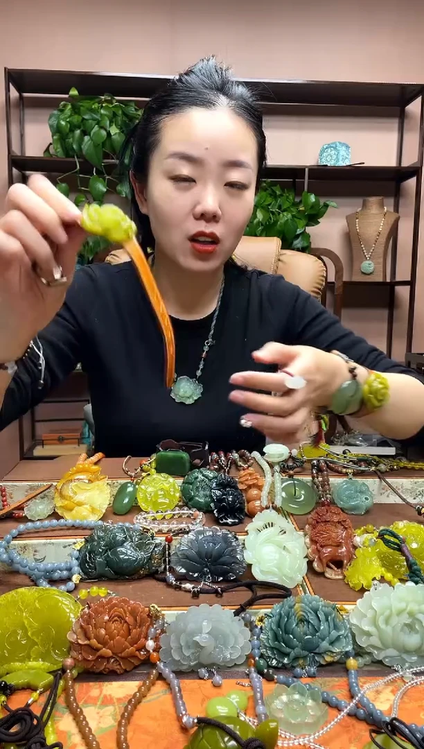 未镶嵌岫玉吊坠多样性发货发其中之一