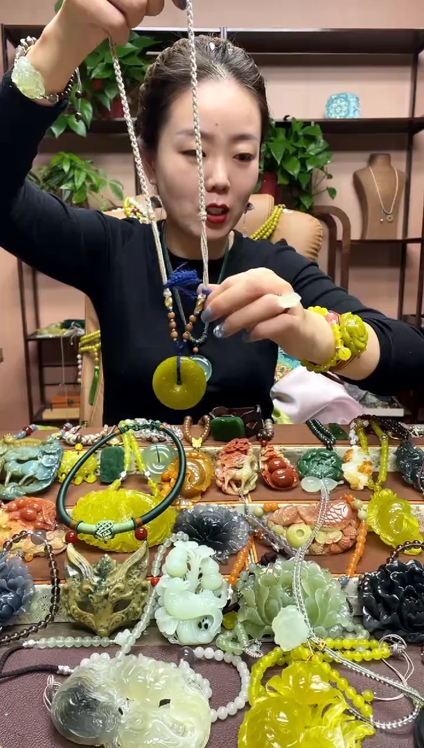 未镶嵌岫玉吊坠多样性发货发其中之一