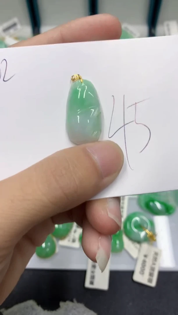 【闪购商品】翡翠颈饰18K金镶嵌翡翠