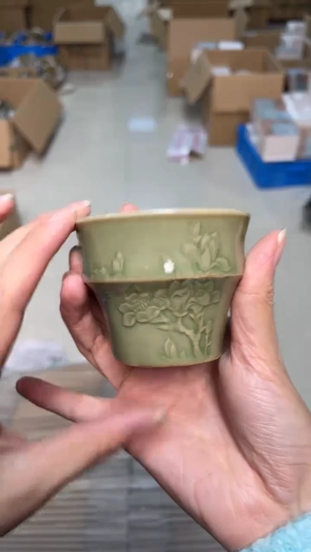 陶瓷橄榄绿折腰玉兰杯