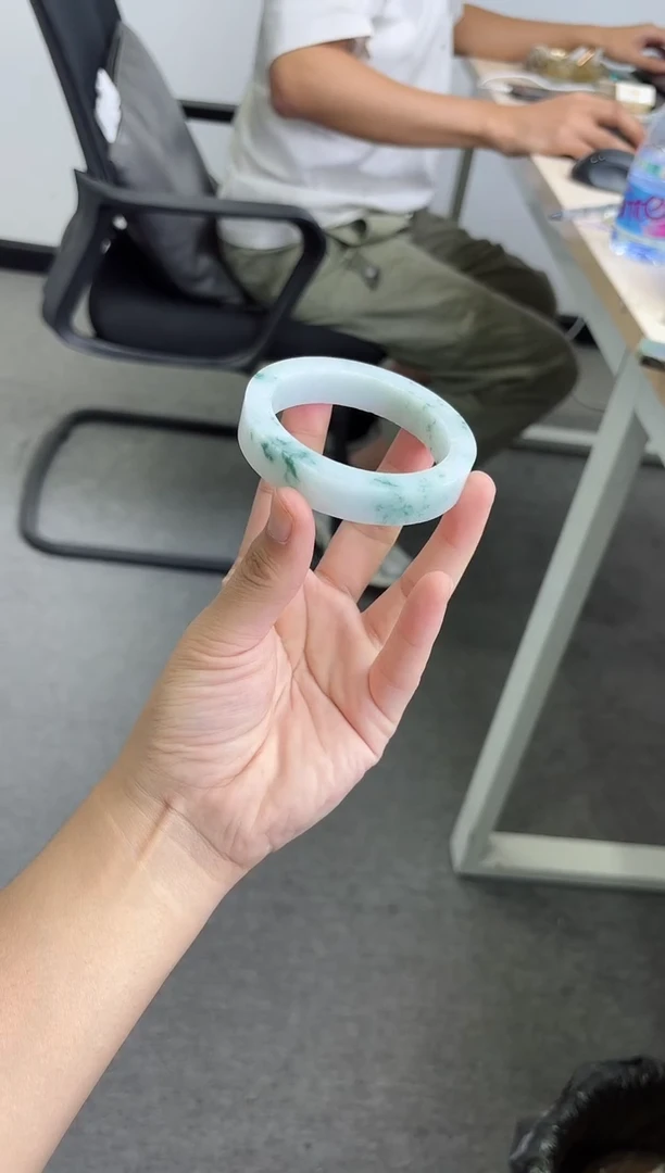 未镶嵌手镯定制翡翠均****奶手镯