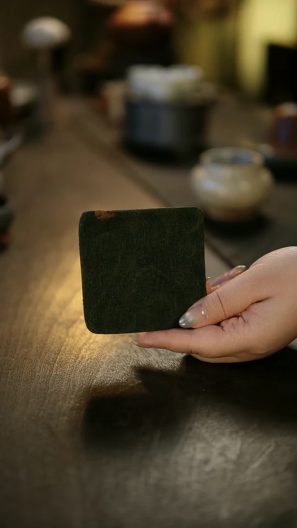 阿眠      香云纱绢丝格纹杯垫绿