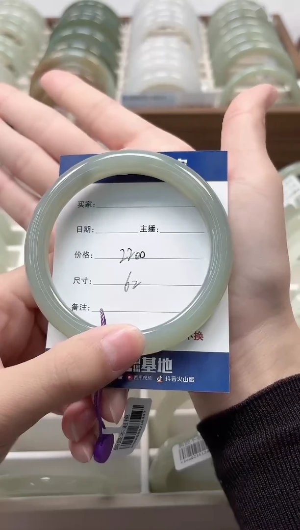 未镶嵌手镯和田玉手镯