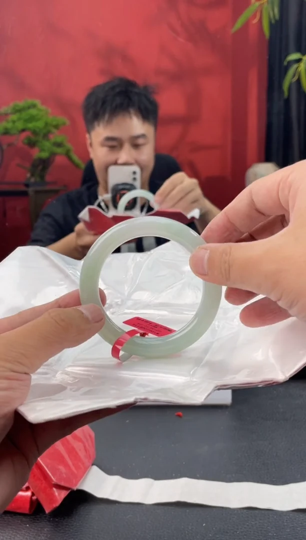 翡翠手镯未镶嵌14