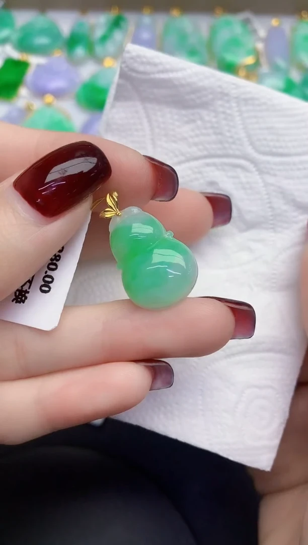 颈饰18K金镶嵌翡翠缅甸天然翡翠A货