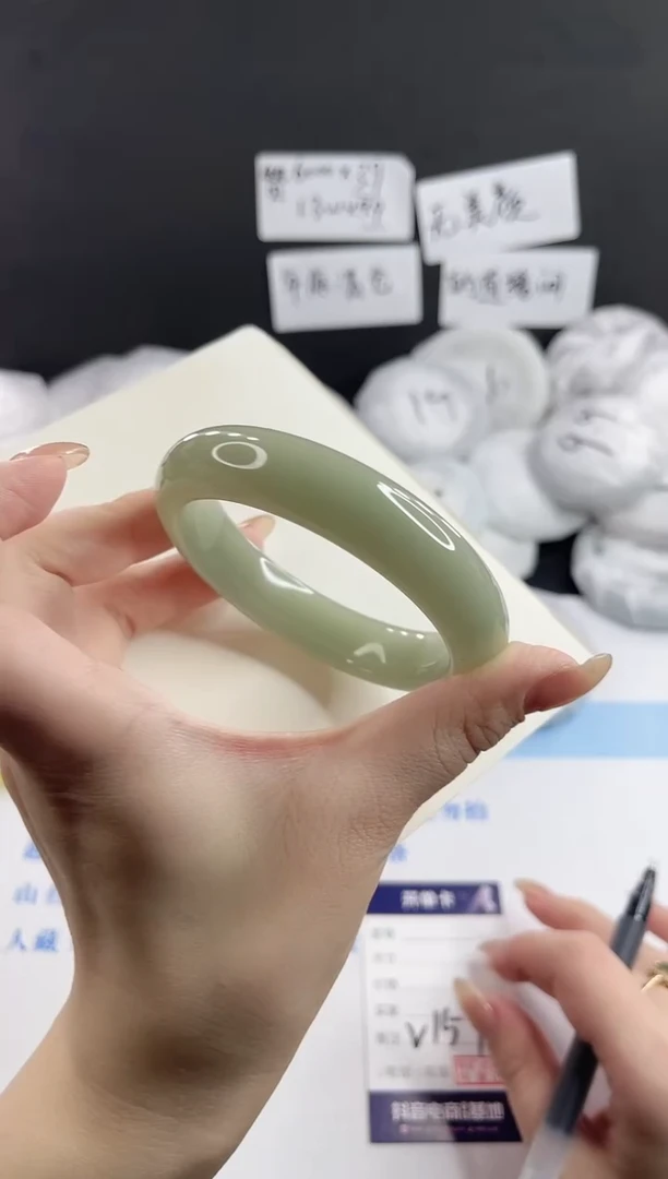 未镶嵌手镯石英质玉多样性发货V157