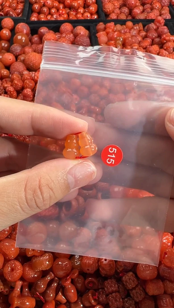 南红玛瑙未镶嵌颈饰1