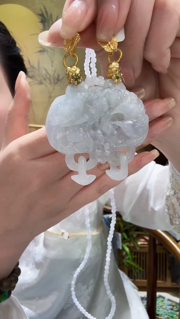 颈饰未镶嵌翡翠吊坠