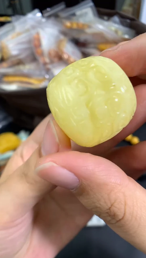 蜜蜡未镶嵌珠宝奇石1