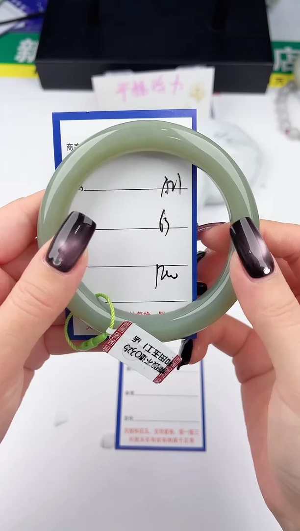 未镶嵌手镯和田玉21颜色微差无瑕疵