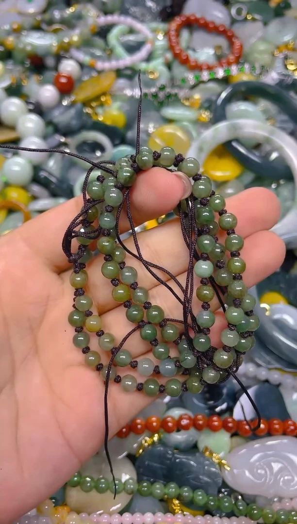颈饰未镶嵌翡翠5MM/ S /翡翠A货，一件也是批发价