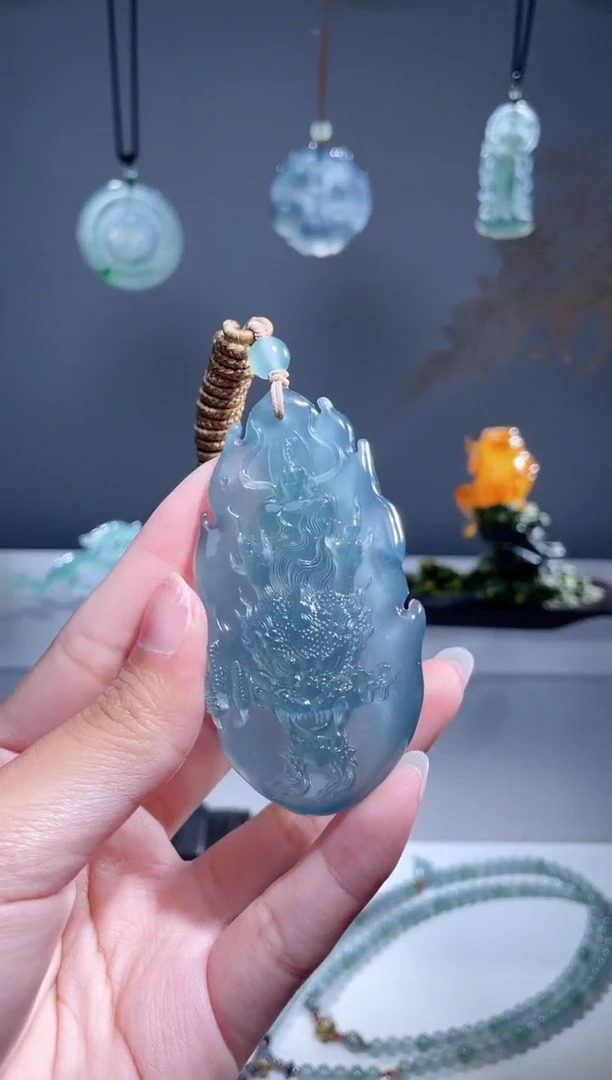 翡翠未镶嵌颈饰蘇****0龙牌