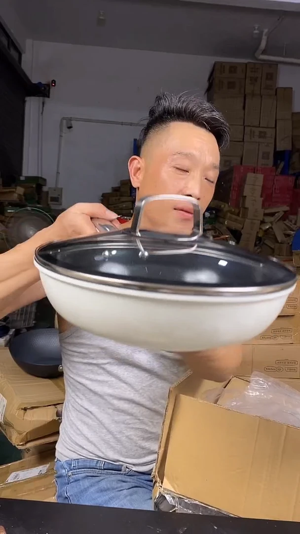 铝合金1德马克钛晶煎锅26有盖 有瑕疵