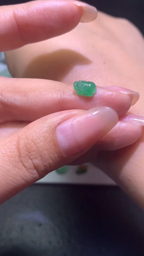 未镶嵌定制翡翠毛货