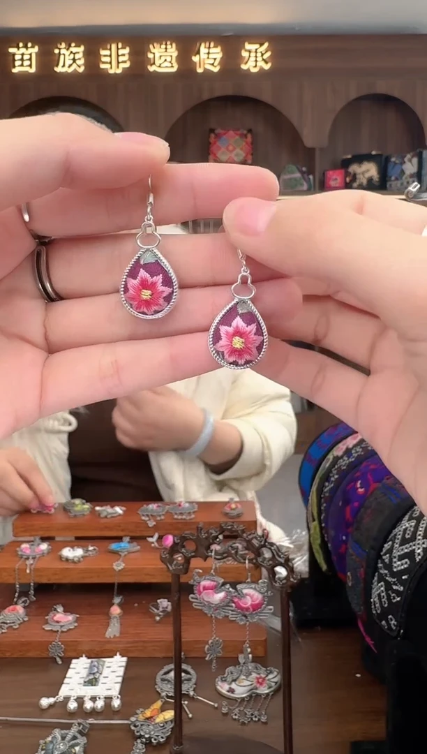 【闪购商品】织绣扶光苗绣传承41