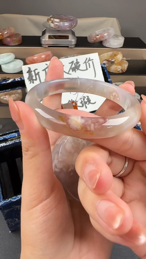 未镶嵌手镯石英质玉樱花玛瑙
