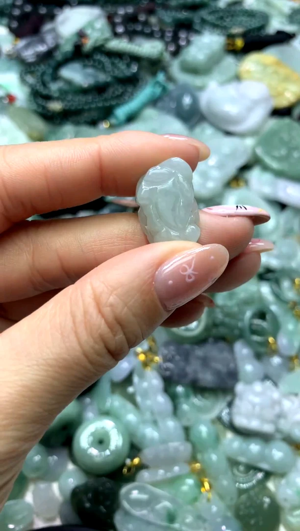 颈饰未镶嵌翡翠1