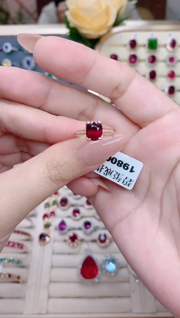 碧玺戒指18K金镶嵌碧玺2.2ct