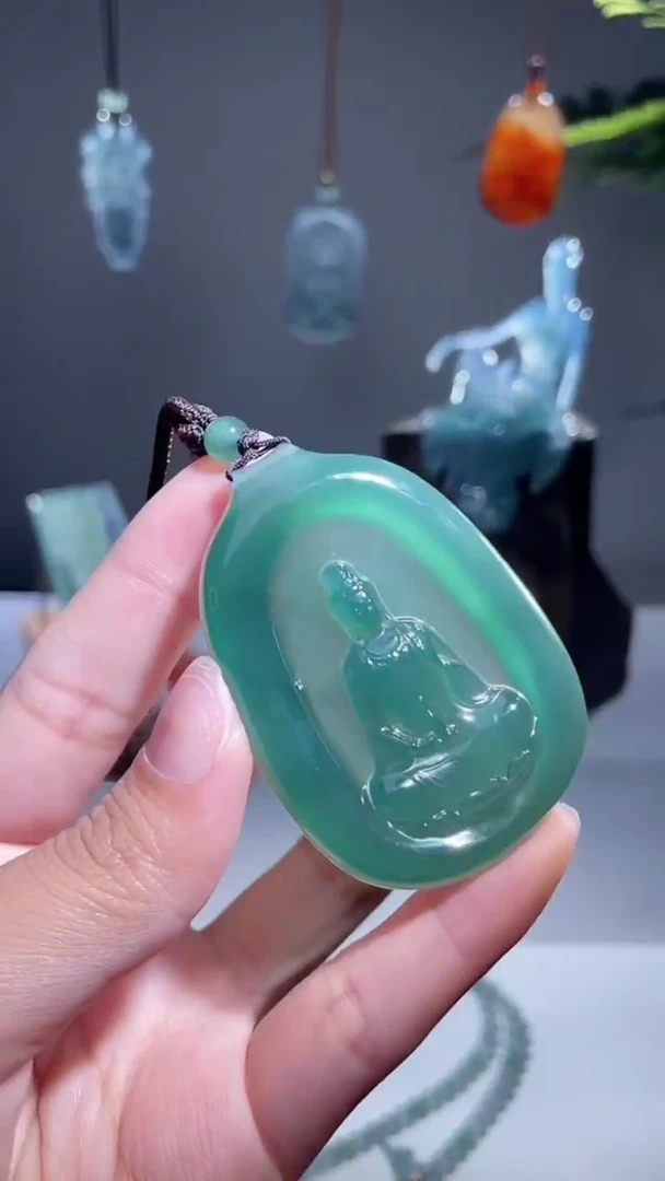 颈饰未镶嵌翡翠观音