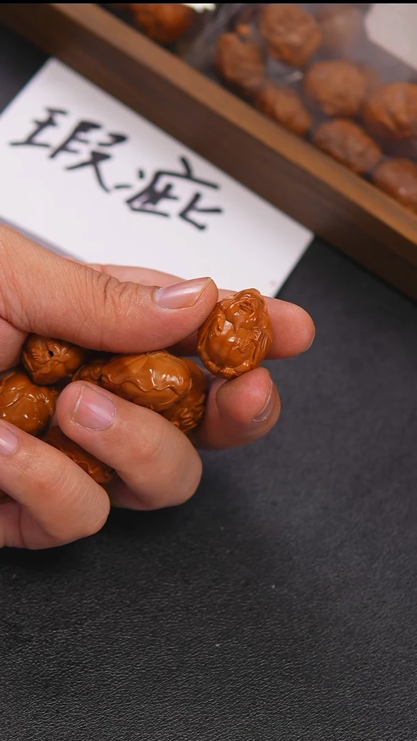 吊坠橄榄核往**生荷叶财神