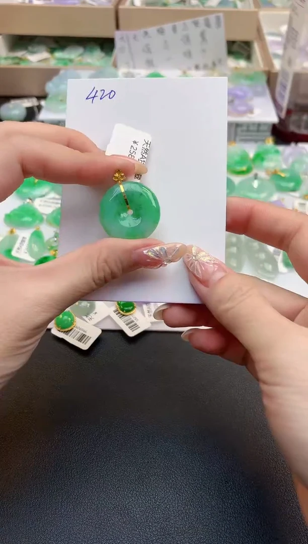 颈饰18K金镶嵌翡翠天然缅甸A货翡翠