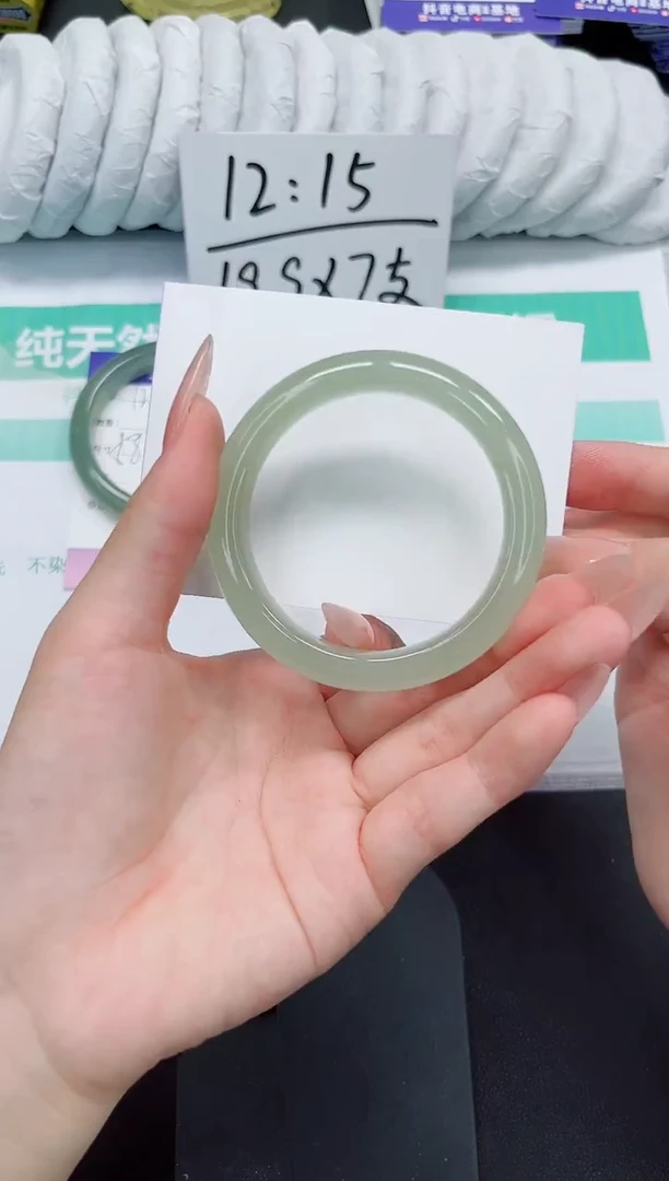 石英质玉手镯未镶嵌127-52.8