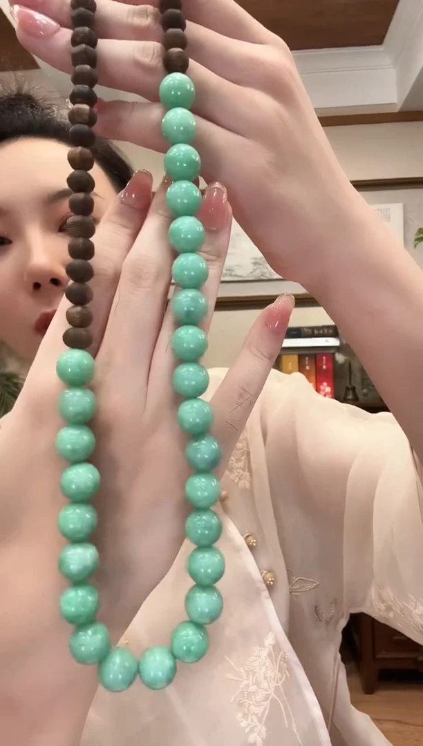 翡翠未镶嵌颈饰国风