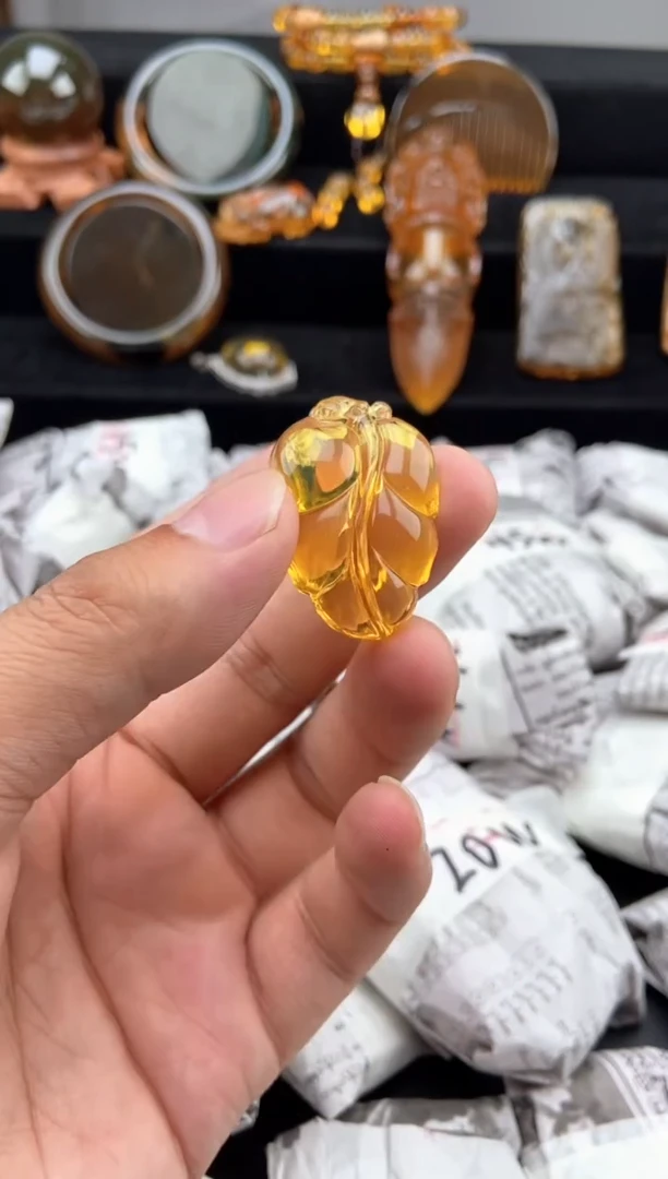 未镶嵌颈饰琥珀蓝珀叶子吊坠