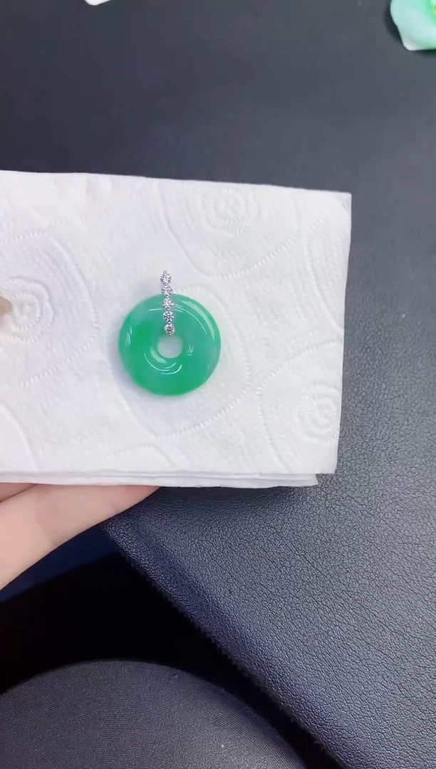 颈饰18K金镶嵌翡翠缅甸天然翡翠A货