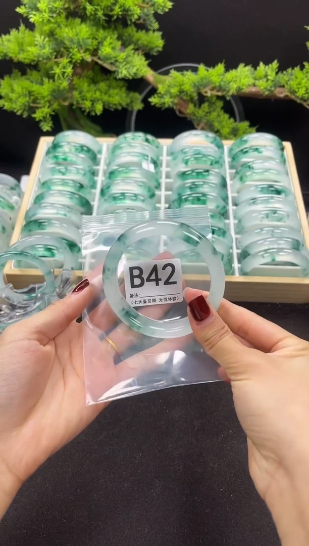 【闪购商品】石英岩玉手镯未镶嵌B42