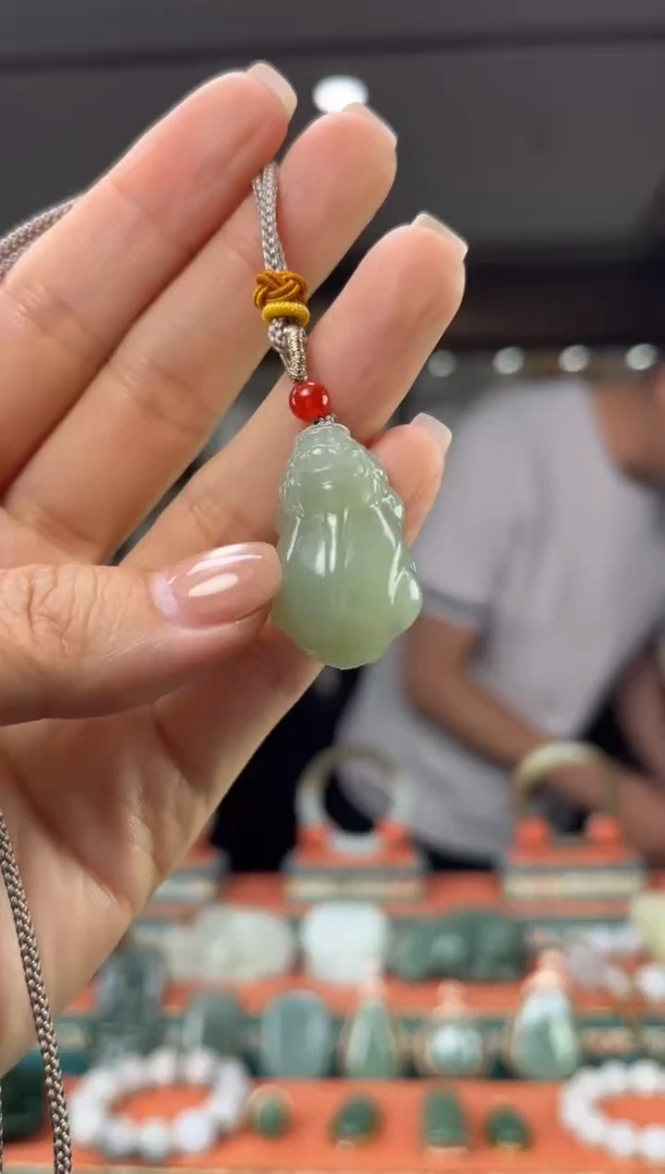 和田玉未镶嵌颈饰1