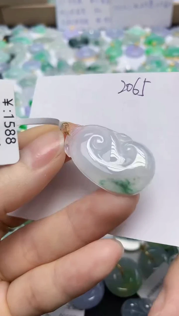 翡翠18K金镶嵌颈饰天然缅甸翡翠A货