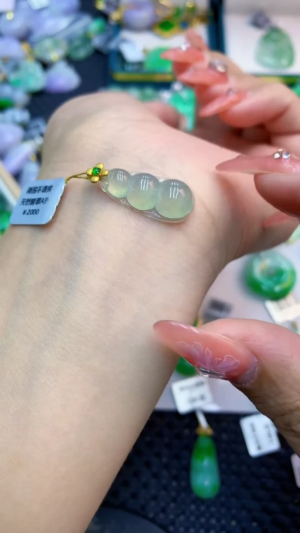 颈饰18K金镶嵌翡翠1