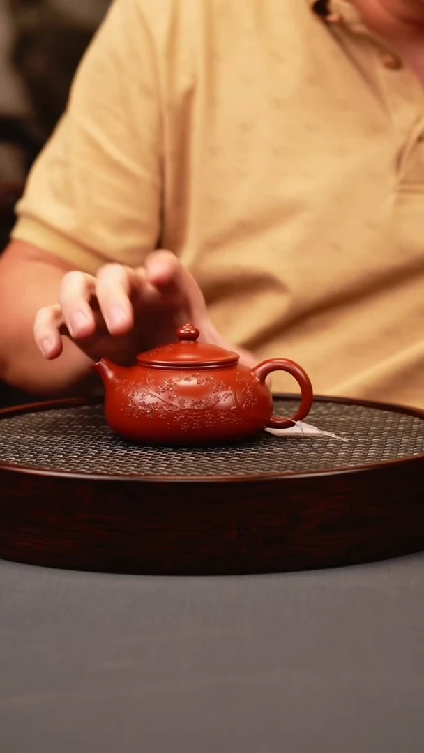 茶壶紫砂红皮龙 寒江 堆梅