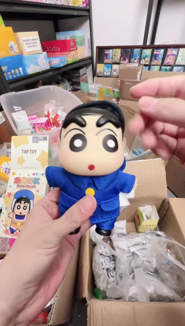 搪胶正版蜡笔小新经典回忆制服小新