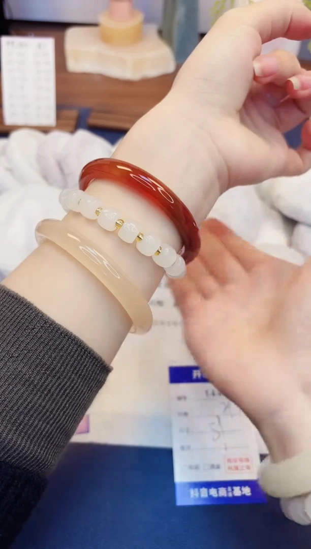 【闪购商品】石英质玉手镯未镶嵌144-玛瑙-圈口59