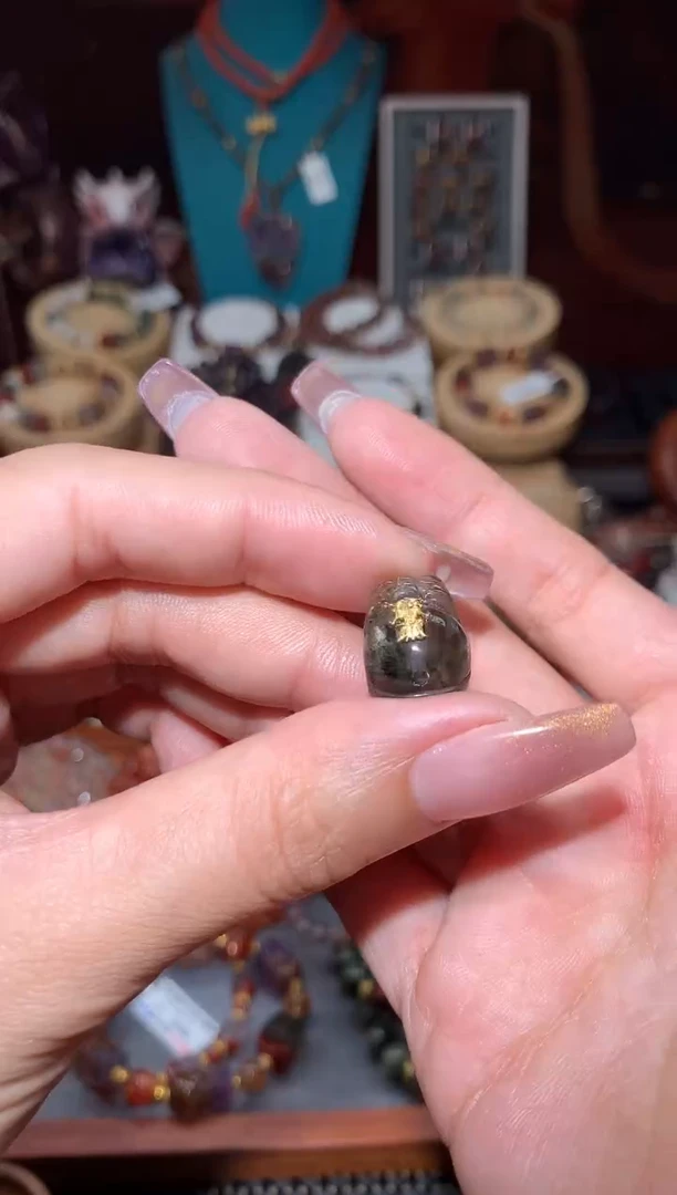 未镶嵌颈饰水晶极光黑羽貔貅符符