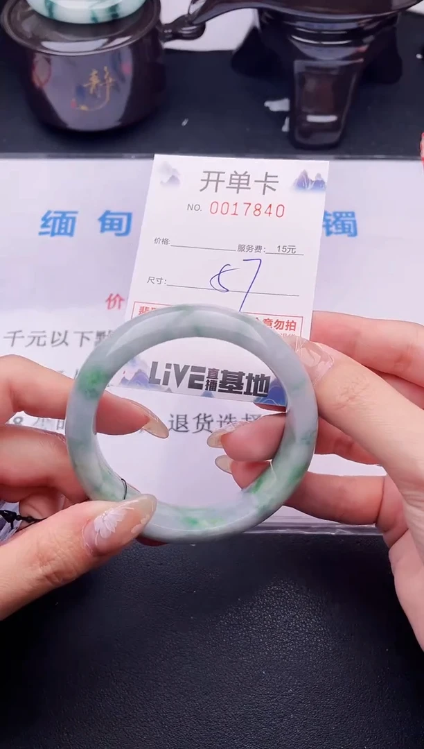 翡翠手镯未镶嵌40拍哪个图片就是发哪个