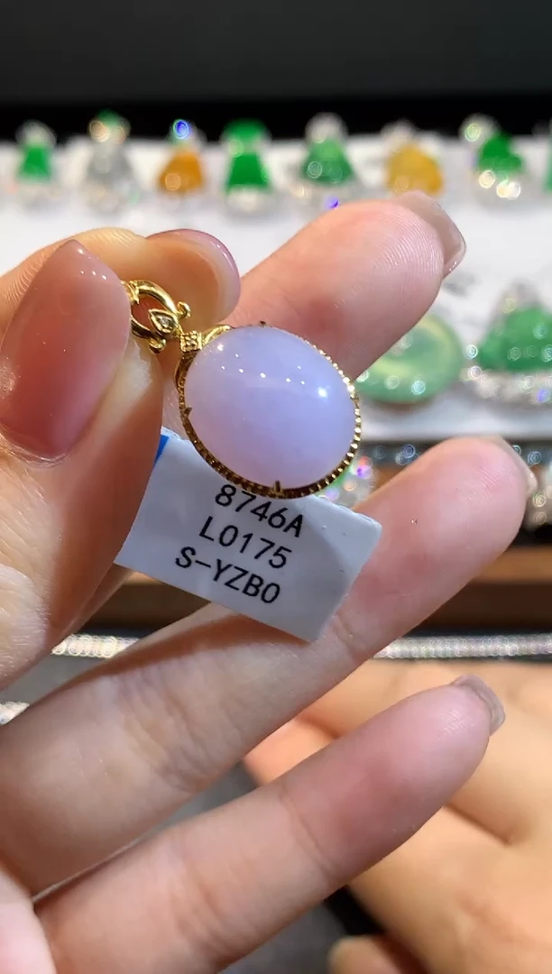 吊坠(不含链)18K金镶嵌翡翠多样性发其一